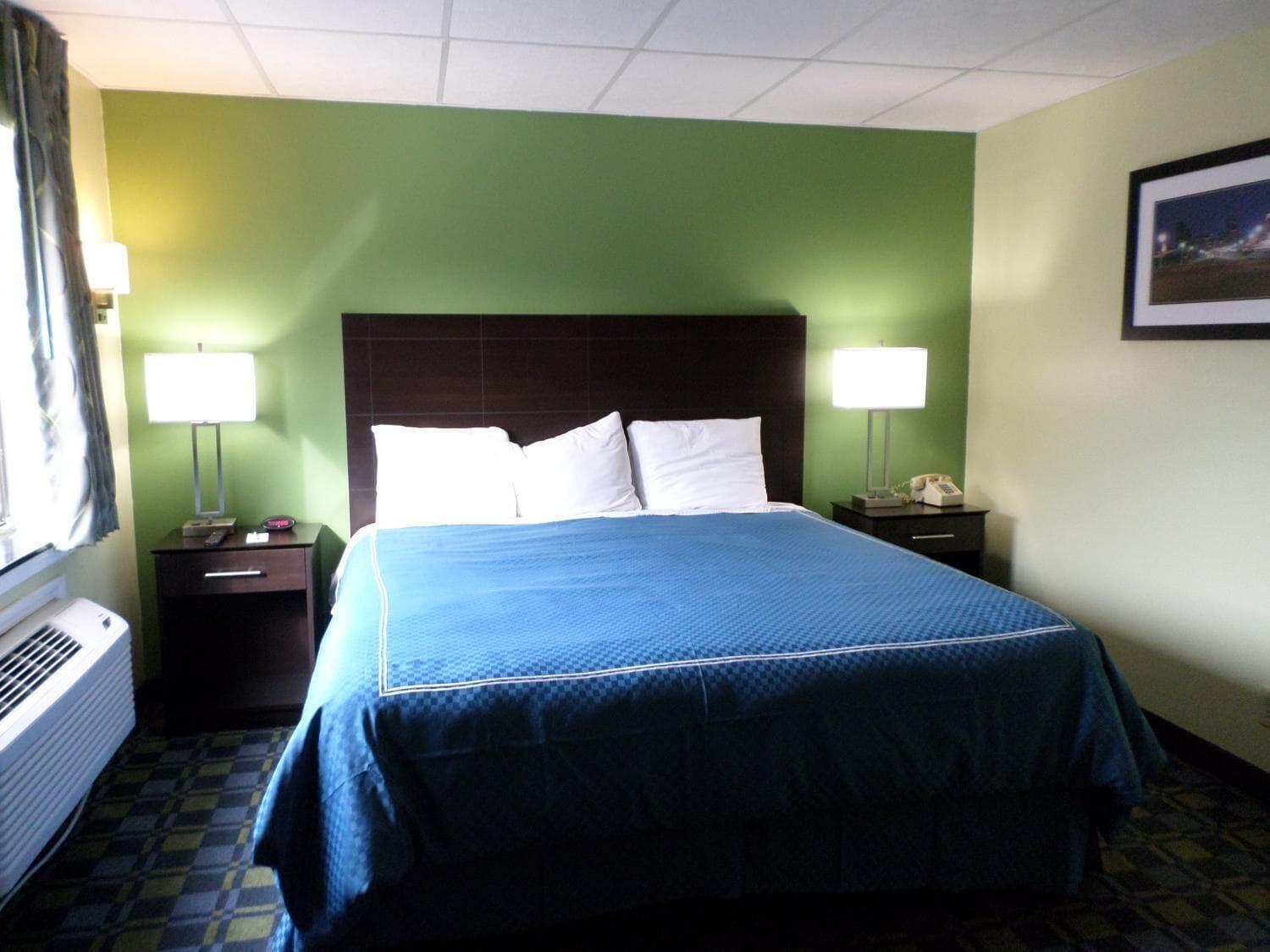 Travelodge By Wyndham Cleveland Lakewood Exterior photo