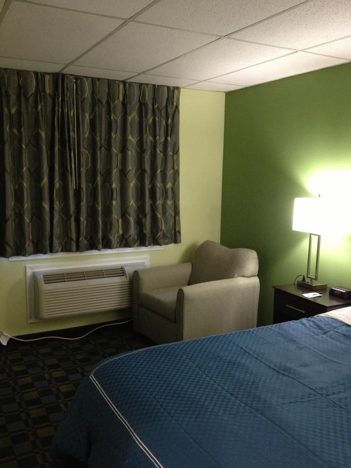 Travelodge By Wyndham Cleveland Lakewood Exterior photo